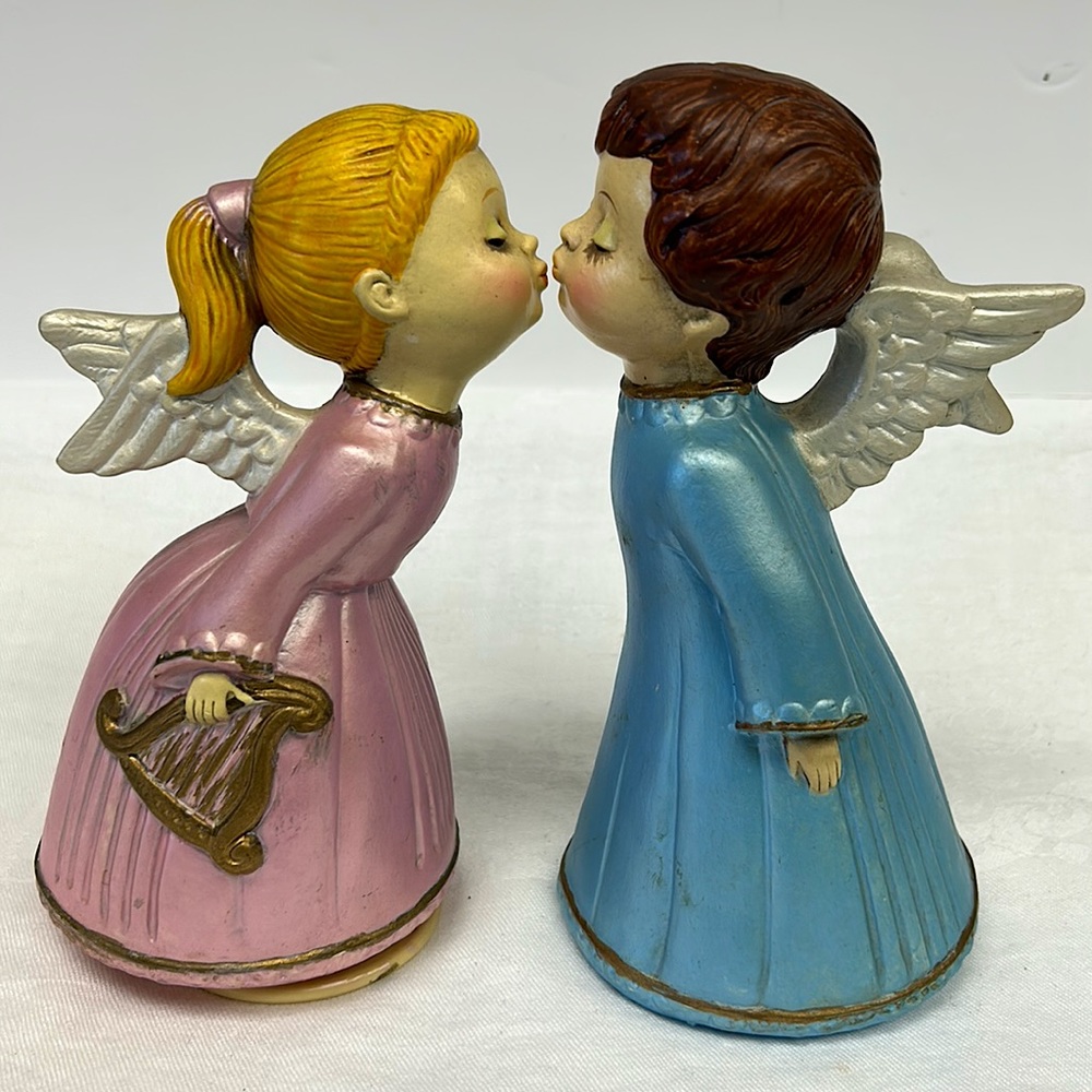 Vintage chalk-ware handpainted  kissing girl & boy angel music box Japan
